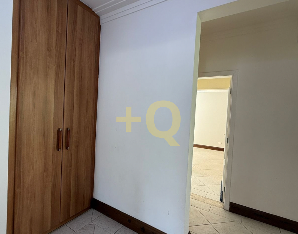 Casa de esquina à venda no Residencial 18 do Forte – Alphaville