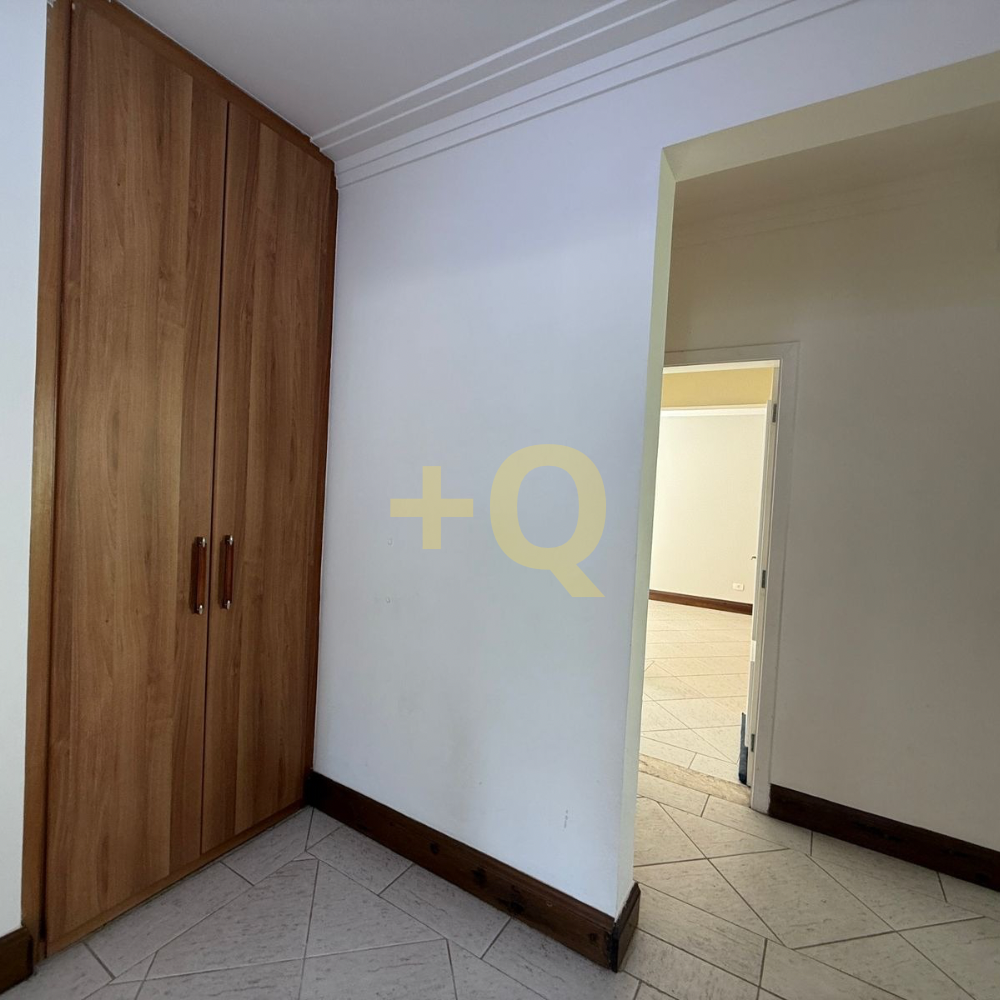 Casa de esquina à venda no Residencial 18 do Forte – Alphaville