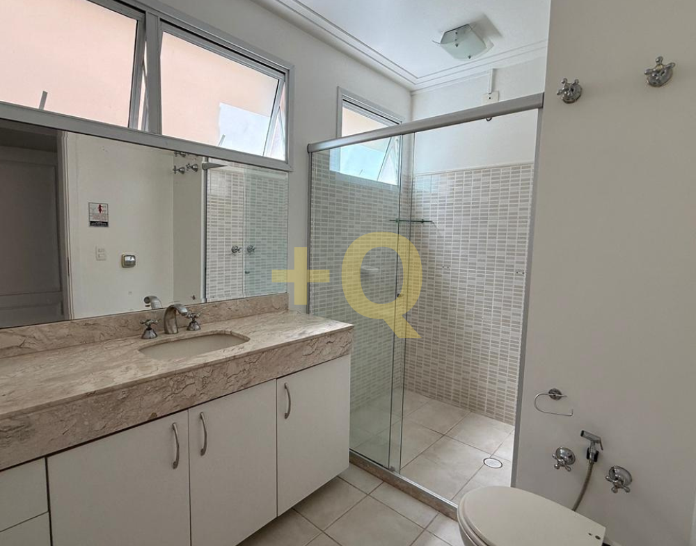 Casa de esquina à venda no Residencial 18 do Forte – Alphaville