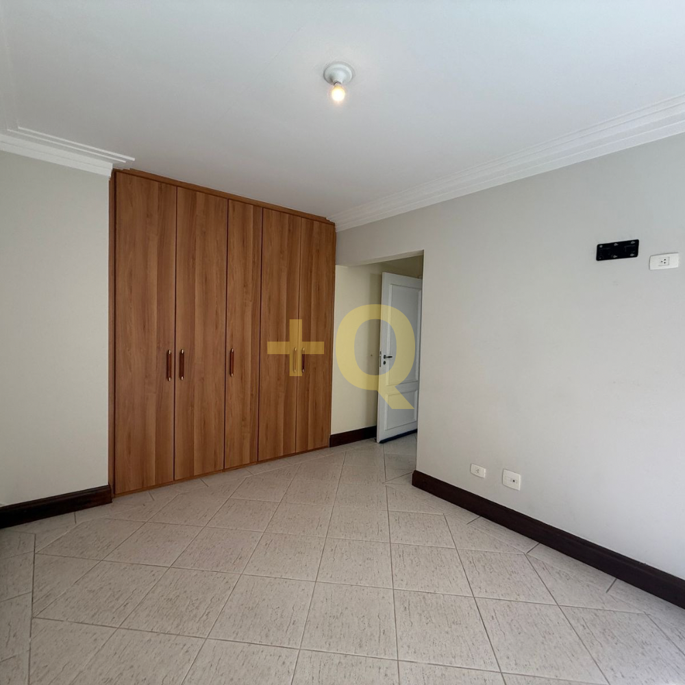 Casa de esquina à venda no Residencial 18 do Forte – Alphaville
