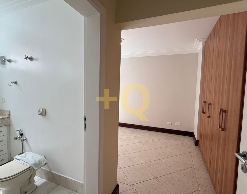 Casa de esquina à venda no Residencial 18 do Forte – Alphaville