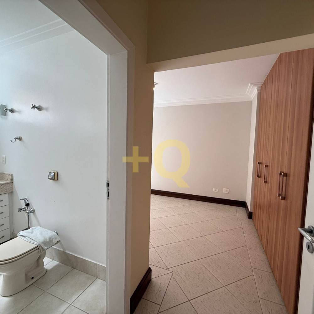 Casa de esquina à venda no Residencial 18 do Forte – Alphaville