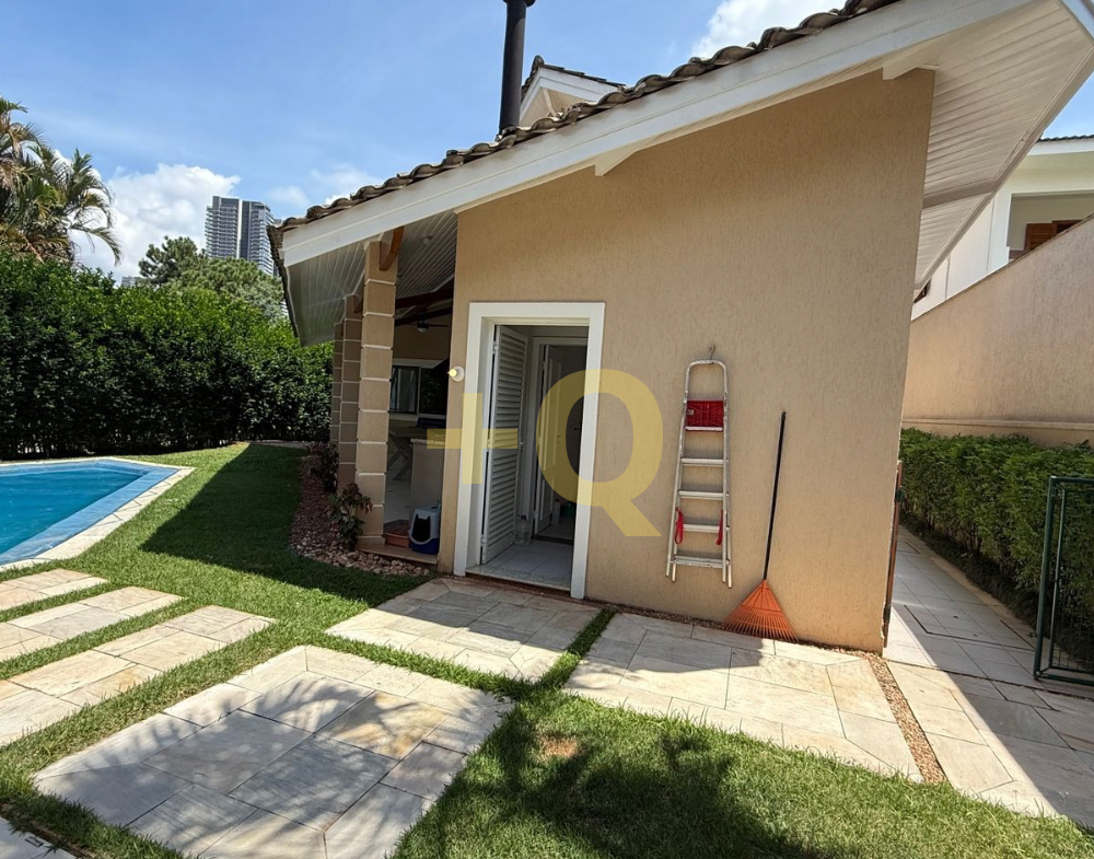 Casa de esquina à venda no Residencial 18 do Forte – Alphaville