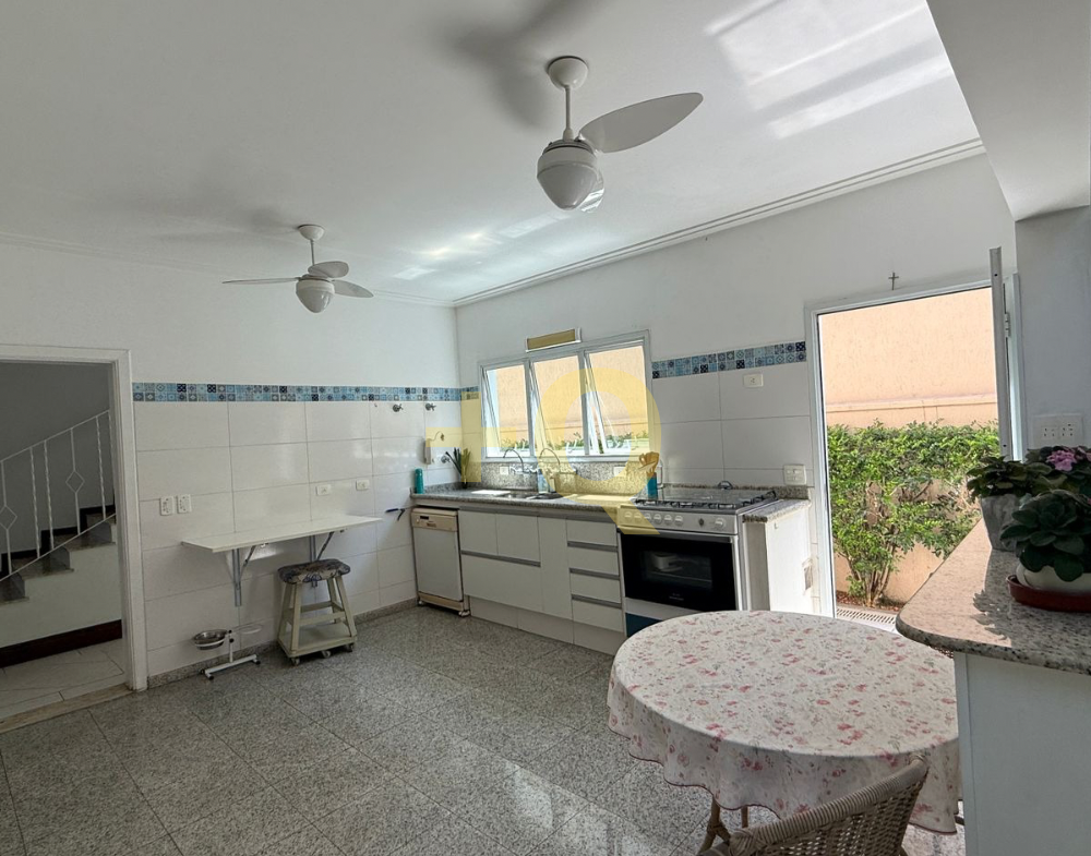 Casa de esquina à venda no Residencial 18 do Forte – Alphaville