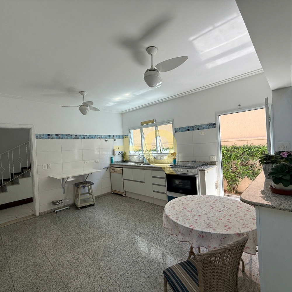 Casa de esquina à venda no Residencial 18 do Forte – Alphaville