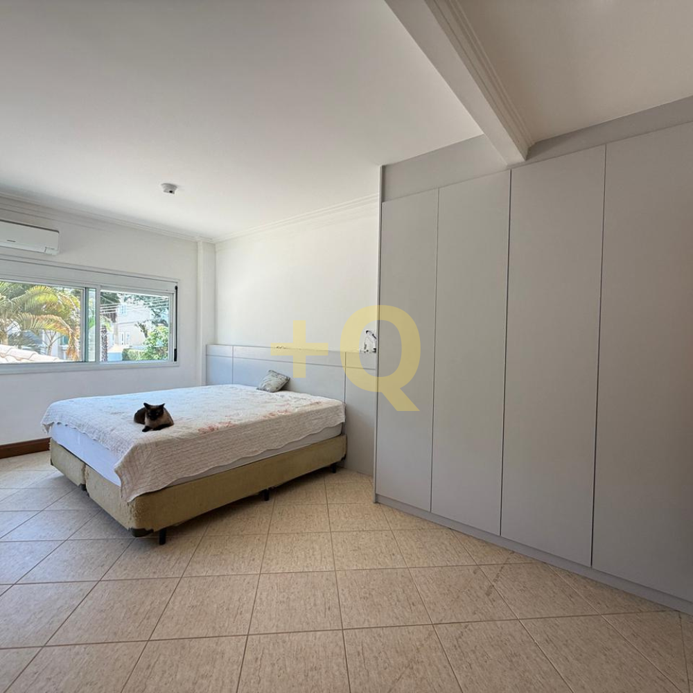 Casa de esquina à venda no Residencial 18 do Forte – Alphaville