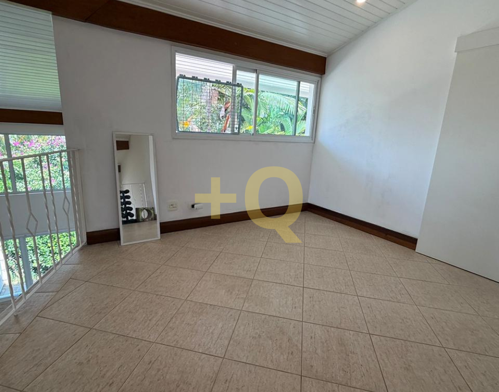 Casa de esquina à venda no Residencial 18 do Forte – Alphaville