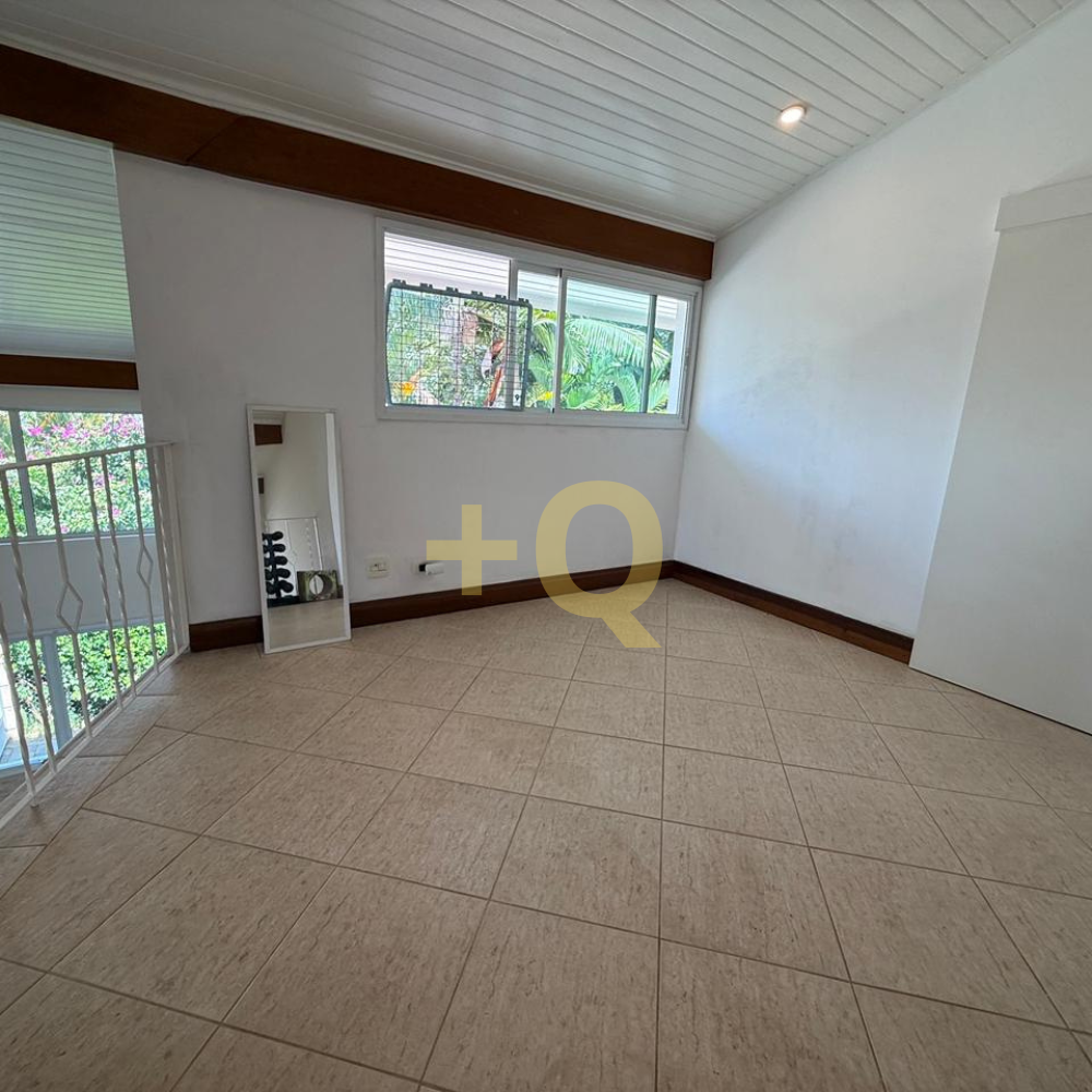 Casa de esquina à venda no Residencial 18 do Forte – Alphaville
