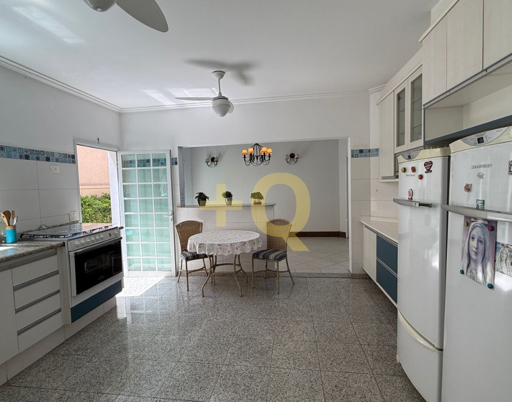 Casa de esquina à venda no Residencial 18 do Forte – Alphaville