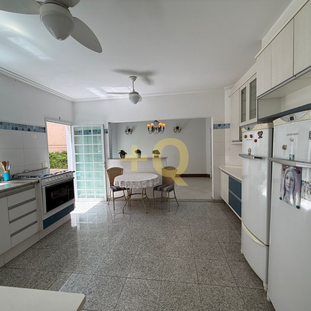Casa de esquina à venda no Residencial 18 do Forte – Alphaville