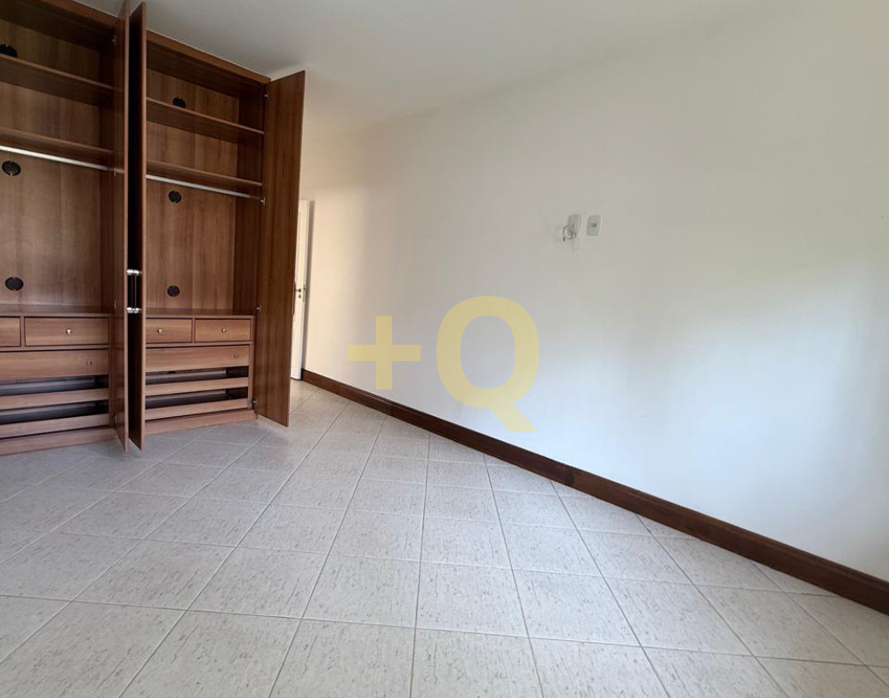 Casa de esquina à venda no Residencial 18 do Forte – Alphaville