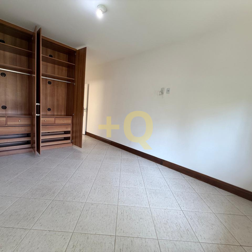 Casa de esquina à venda no Residencial 18 do Forte – Alphaville