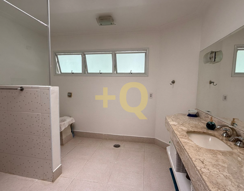 Casa de esquina à venda no Residencial 18 do Forte – Alphaville