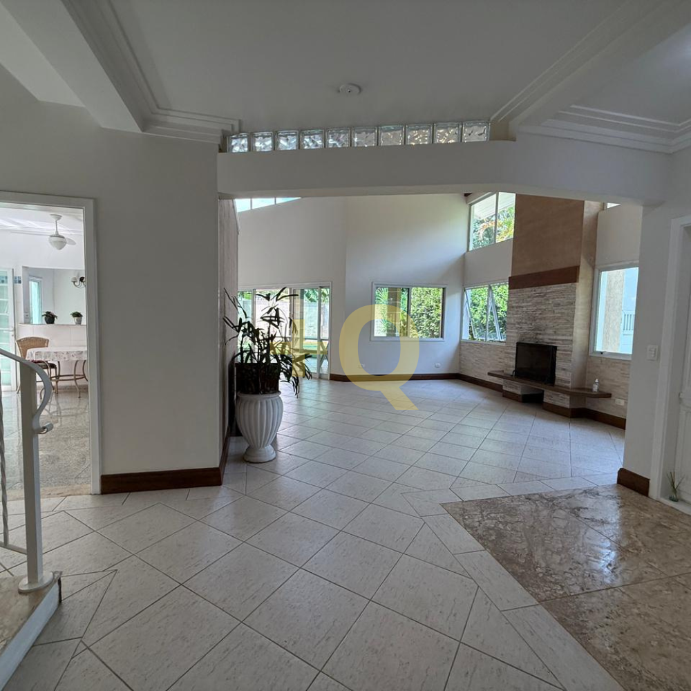 Casa de esquina à venda no Residencial 18 do Forte – Alphaville